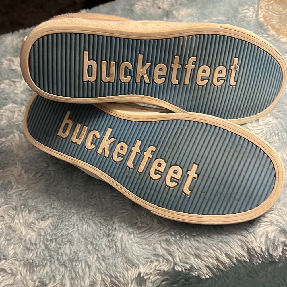Bucket feet - Picture 2 of 2